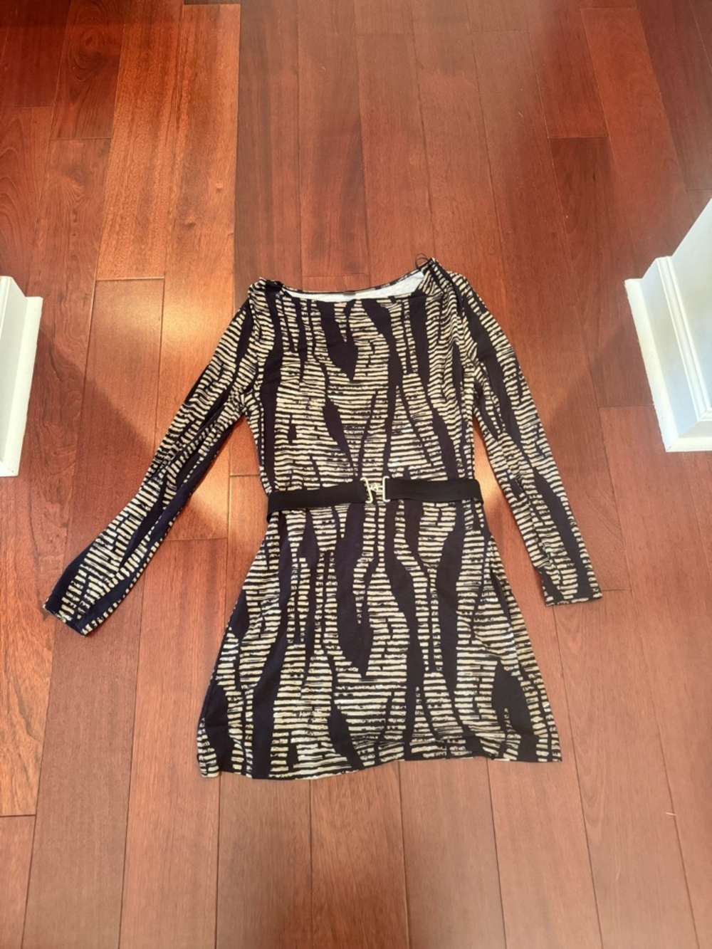 Long-Sleeve Black & Cream Patterned Mini Dress with Belt Accent - Picture 2 of 5